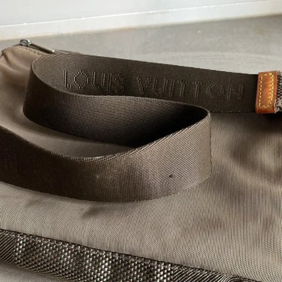 Louis Vuitton Archer Terre Damier Geant Belt Bag - Picture 8 of 13